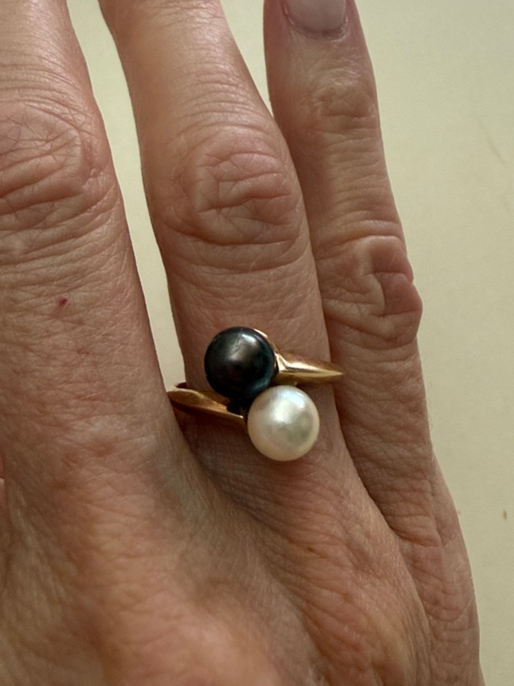 Vintage 14K Gold Toi et Moi Black and White Pearl Bypass Ring